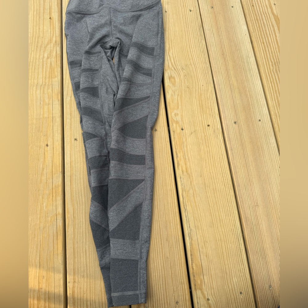 Special Edition Lululemon Grey 27” Wunder Under HR With Mesh Design - Picture 8 of 13